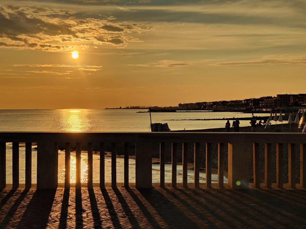 Tra Mare E Arte Apartment Lido di Ostia Bagian luar foto